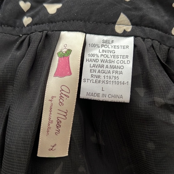 Cute black midi skirt with beige hearts, super cute! 🖤 size L, good as new! 🤍 - Picture 3 of 5